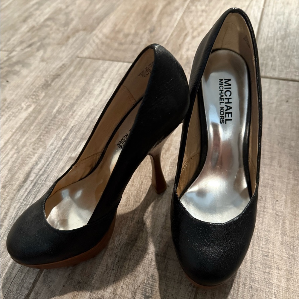 Michael Kors Black Leather Belinda Heels. NIB. Size 5 1/2.